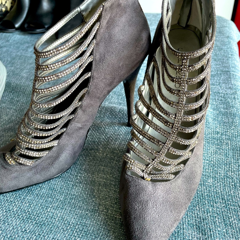 Elegant Grey Suede Dress shoes with Rhinestones